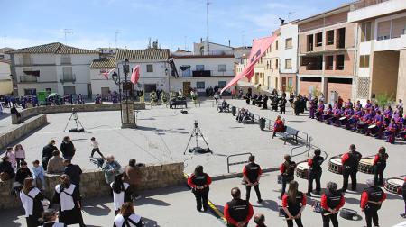 Imagen Ocho formaciones hacen sonar sus tambores y bombos en Grañén